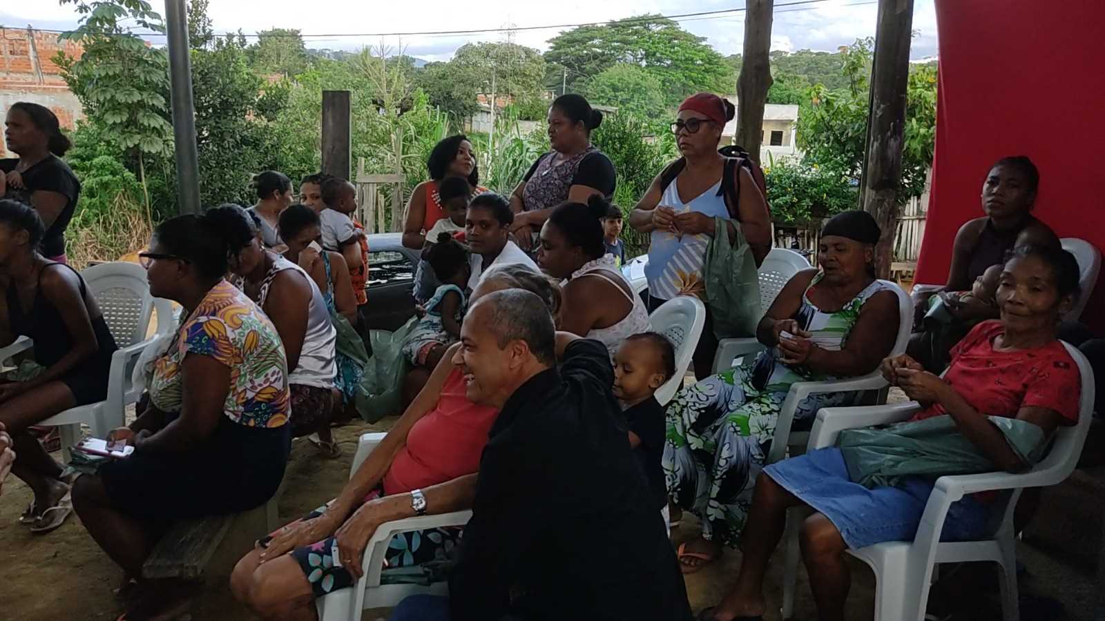 Camacã: Prefeitura homenageia as Mães da Portelinha I através do Projeto Brechó Solidário.
